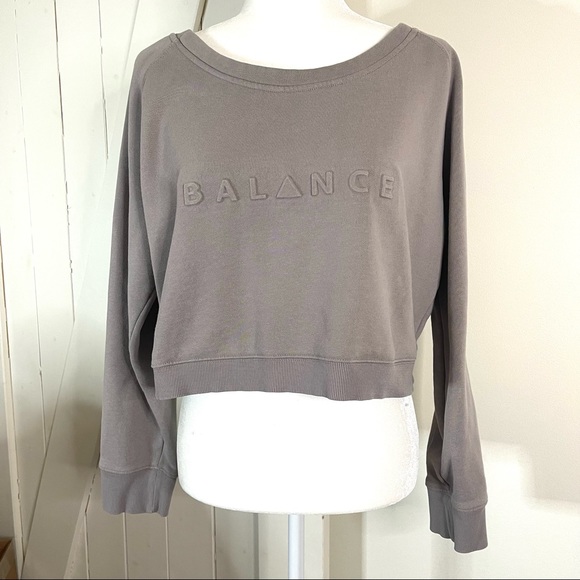 The balance athletica gray crewneck cropped sweater XL - Picture 1 of 4